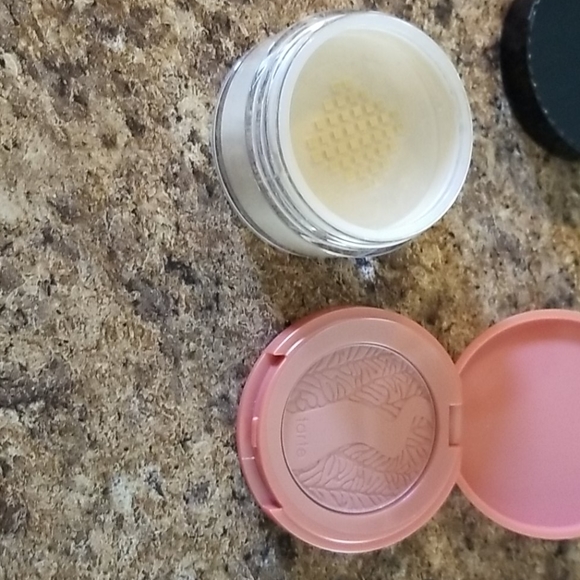 Makeup bundle - Picture 2 of 3